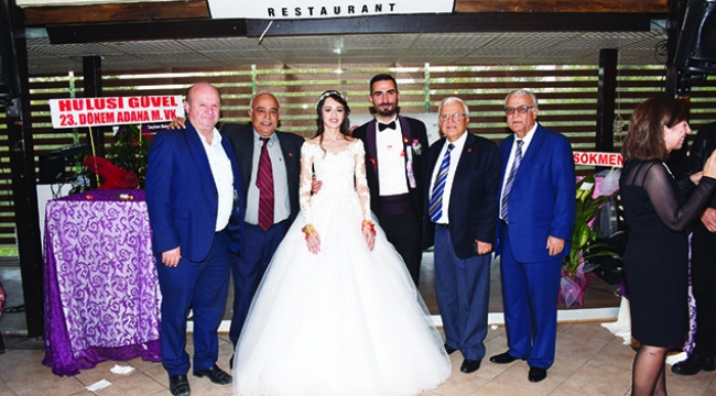 Büşra ve Ahmet’in düğünü renkli geçti