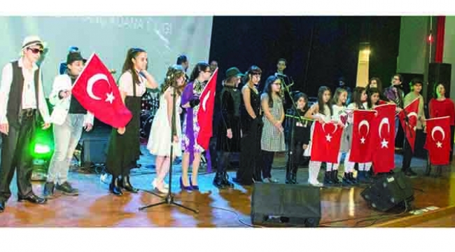 Çocuklar 80-90’lı yılların türküleri ve şarkılarını seslendirdi