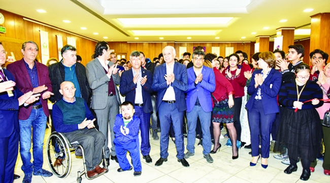 Down sendromlu çocuklardan fotoğraf sergisi