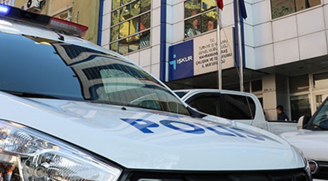 İş kuyruğunda beklerken bıçaklandı