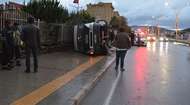 İşçi servisi devrildi