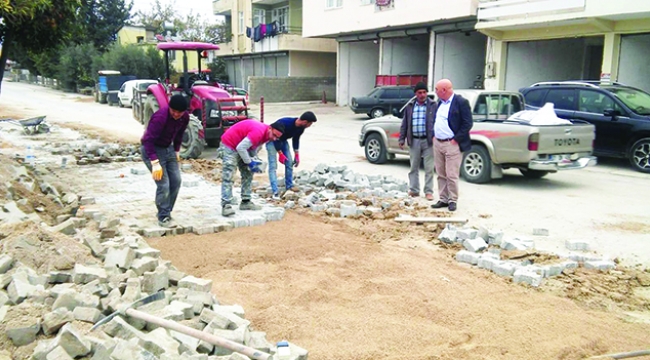 Karaisalı'da yol çalışmaları devam ediyor