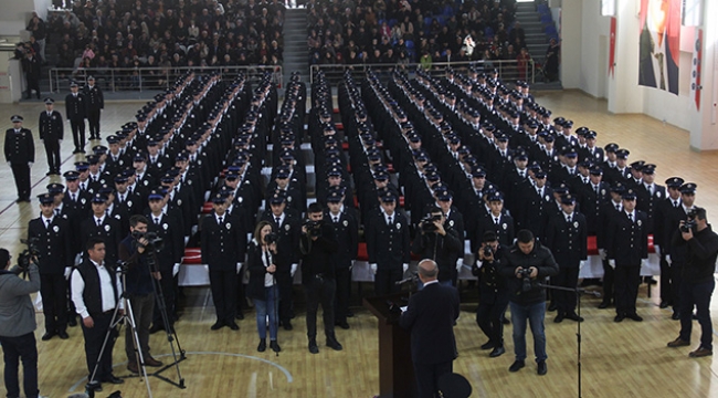 Polislerin yemini ağlattı