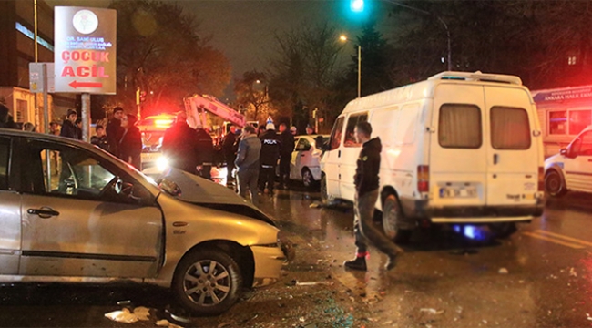 Zincirleme trafik kazası: 1 ölü, 2 yaralı