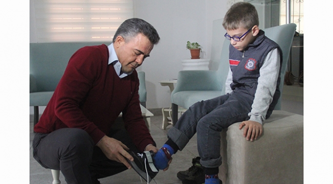 24 parmaklı çocuğa  devletten özel ayakkabı