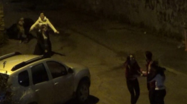 Adana'da kızlı erkekli sokak kavgası