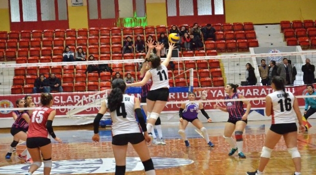 Adana'da Okullararası Genç Kızlar Voleybol Müsabakaları tamamlandı