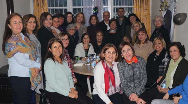 Adana Kız Lisesi Mezunları kurtuluşu kutladı