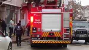 Aile markete giderken  7 aylıık bebek evde mahsur kaldı