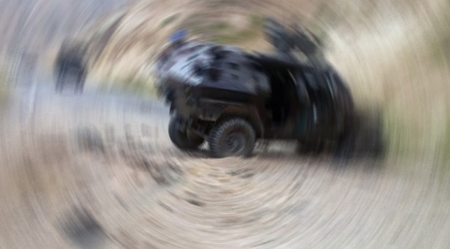 Askeri araç devrildi