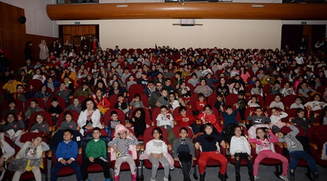 Bahçeşehir öğrencilere ‘tiyatro’ aşkını aşılıyor