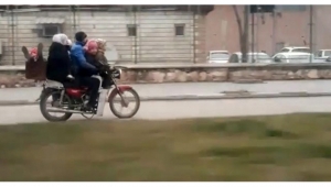 Bir motosiklete kaç kişi binemez ?