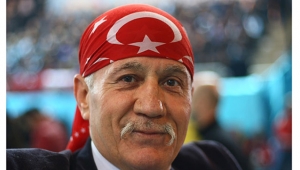 Bıyıklarını 'Cumhur İttifakı bıyığı' olarak notere tasdik ettirdi