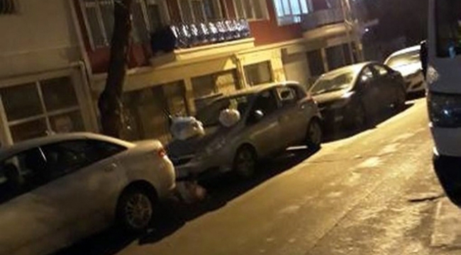 Çöplerini arabanın üzerine bıraktılar
