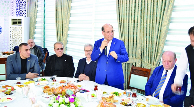 ‘Gazetecilerin sorunlarının çözümü için desteğe hazırız’