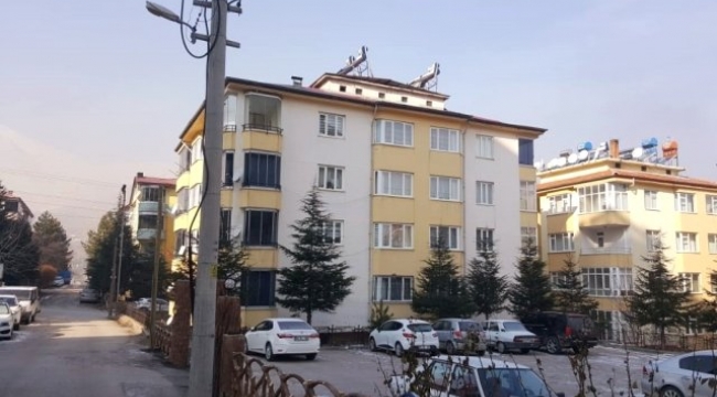 Güneş enerjisini onarırken 4. kattan düşerek öldü