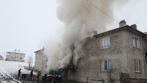 Kalorifer kazanı patlayan ev alevler içinde kaldı