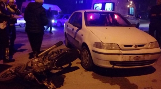 Kozan'da otomobille çarpışan motosikletli yaralandı