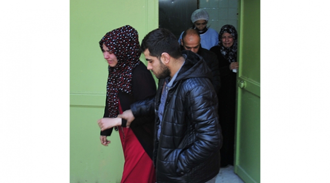 Morg kapısında çocuğunun fotoğrafına bakıp ağladı