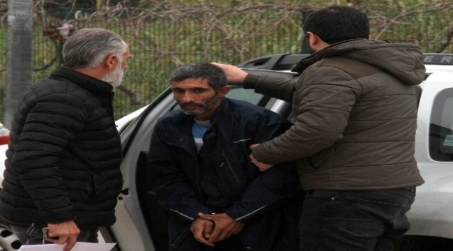 Oğlunun yanında öldürmüş