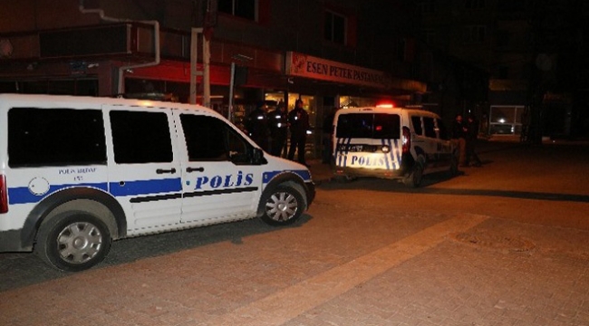 Sokak ortasında silahlı kavga: 2 yaralı