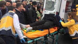 Üst geçidi kullanmadı, araba çarptı