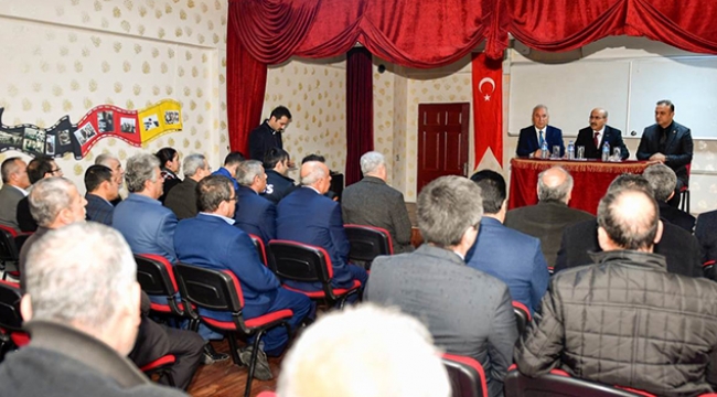 Vali Demirtaş, Karataş’ta muhtarlarla bir araya geldi