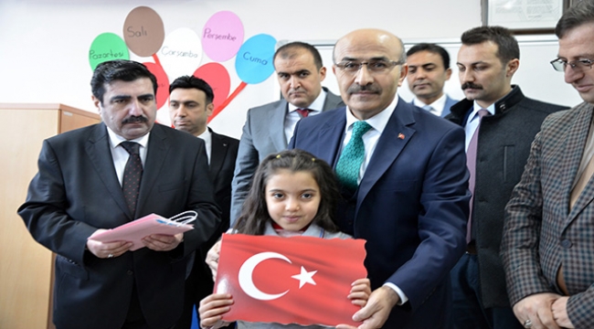 Vali Demirtaş karne dağıttı