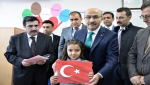 Vali Demirtaş karne dağıttı