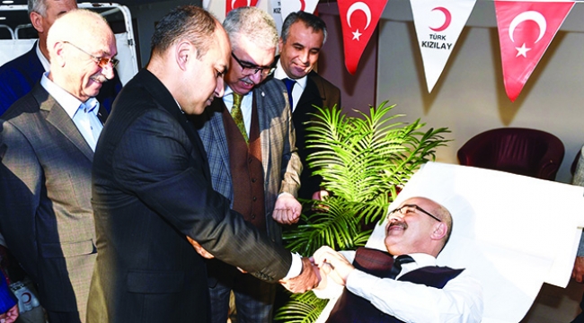 Vali Demirtaş’tan kan  bağışı kampanyasına destek