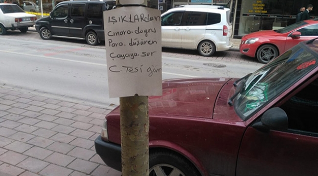 Yolda bulduğu paranın sahibini bulmak için ağaca ilan astı