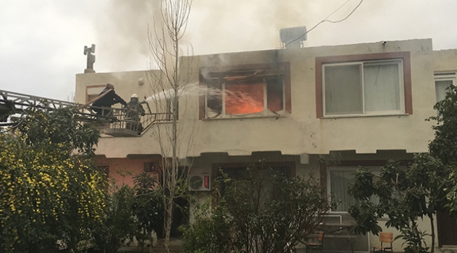 Alevler evi kül etti