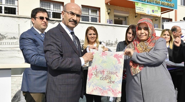 Demirtaş, atık tekstil ürünlerinden dönüştürülen çantaları halka dağıttı