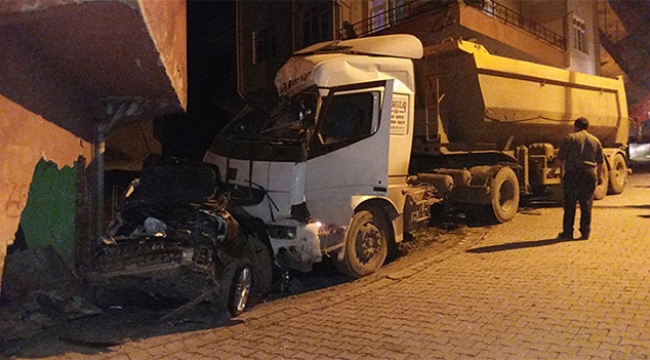 Frenleri boşalan tır dehşet saçtı