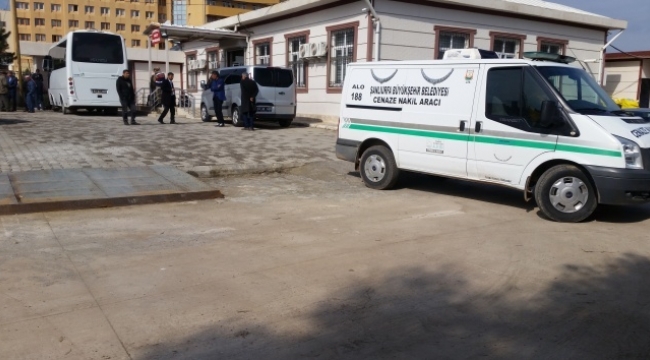 Hasar gören bahçe duvarı çocuğun üzerine devrildi