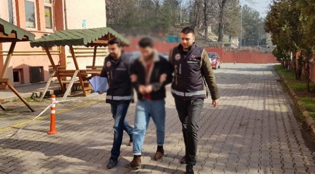 Sahte parayla alışverişe kalkınca yakayı ele verdi