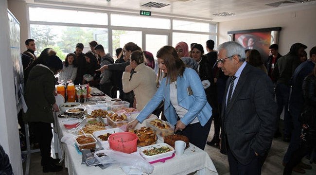 Sokak hayvanları için kermes düzenlendi