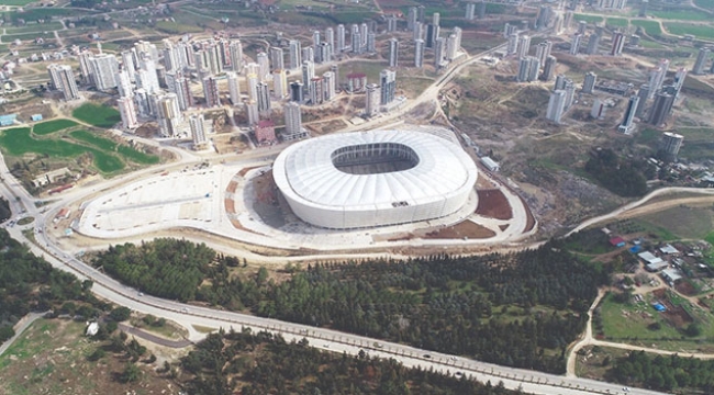 Stadın çatısı tamamlandı