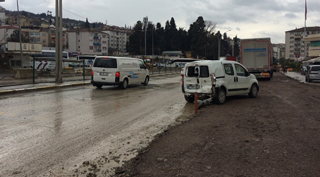Tır ile otomobil çarpıştı: yaralılar var