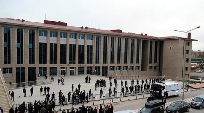 Adliye çaycısı cebindeki uyuşturucuyu hakimin odasında düşürdü
