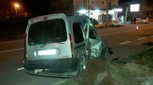 Aydınlatma direğine çarptı hayatını kaybetti