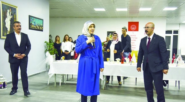 Beyhan Demirtaş ilahi ve  semazen gösterisine katıldı