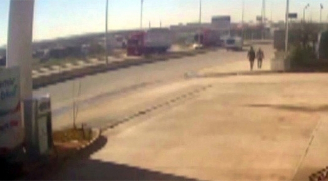 Borcunu ödememek için tır ile otomobili hurdaya çevirdi