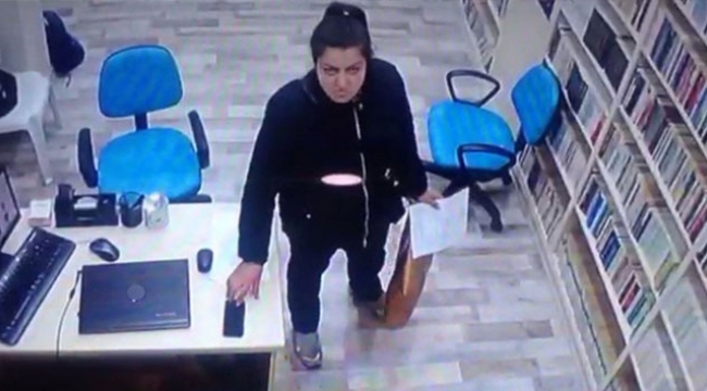 Cami kütüphanesinden telefon çaldı