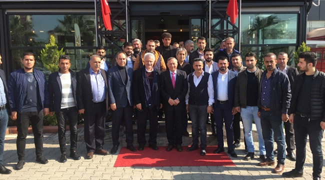 CHP’li Akay, toplumla kucaklaşıyor