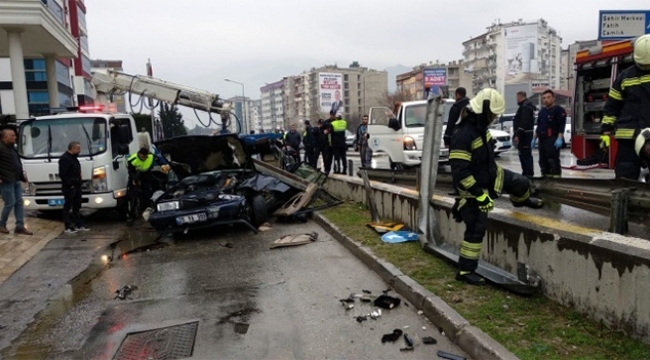 Demir bariyer, sürücünün karnına saplandı