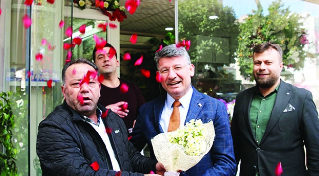 Fikret Yeni, Seyhan'da gönülleri fethediyor
