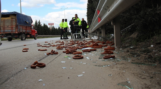 Otomobil seyyar tatlı arabasına çarptı, 16 yaşındaki çocuk ağır yaralandı