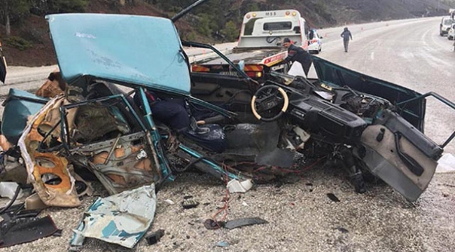 Paramparça olan otomobilden sağ çıktı