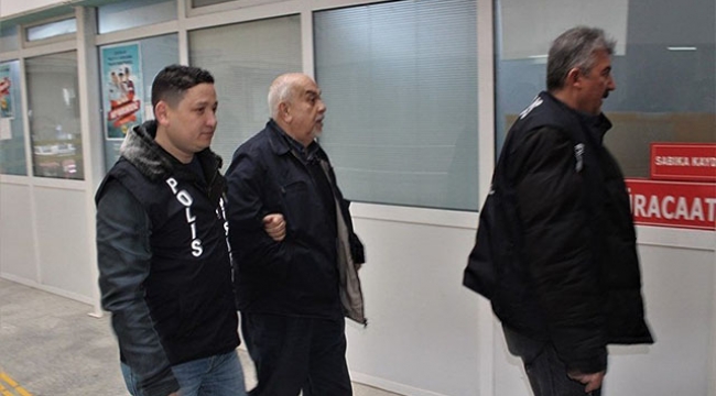 Saygı görmek için kendisini emekli vali olarak tanıttı
